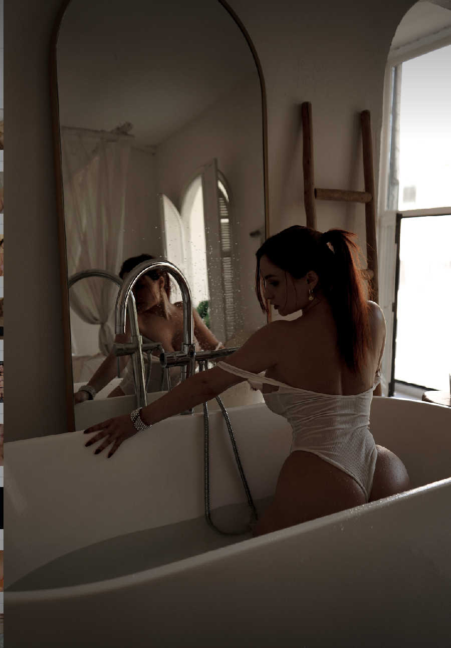 A playful frame from Miranda Faith nude — online in Dehradun