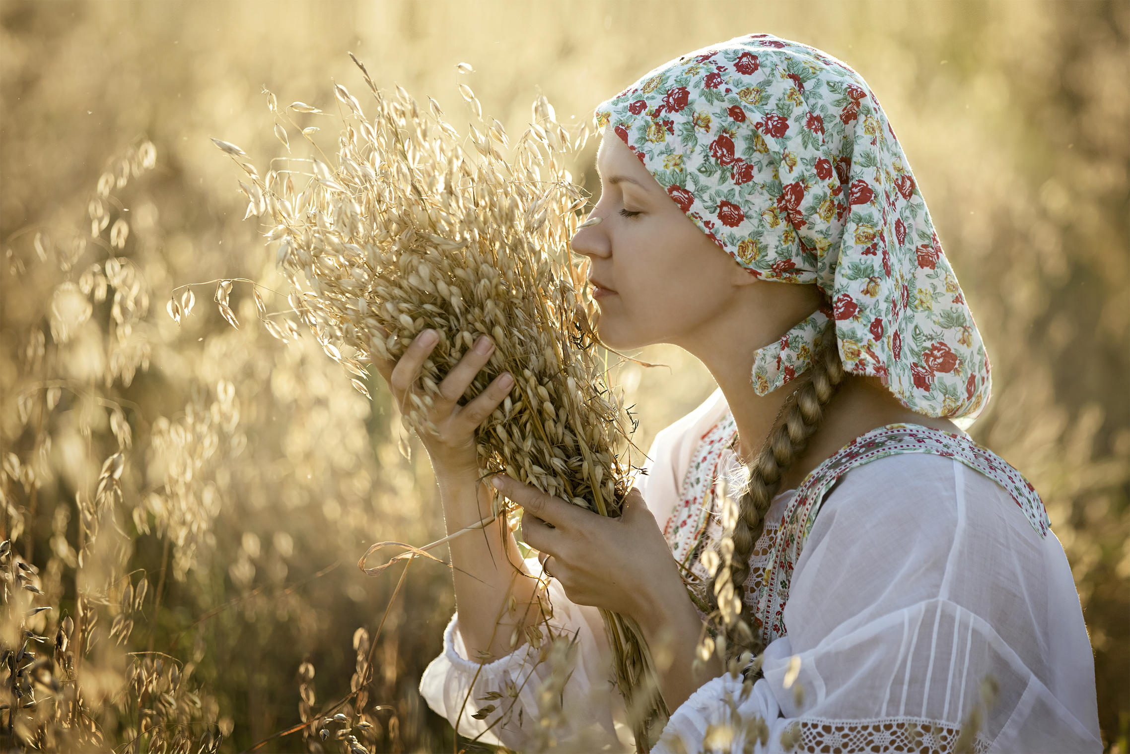 Photo Women in Slavic costumes in Dehradun