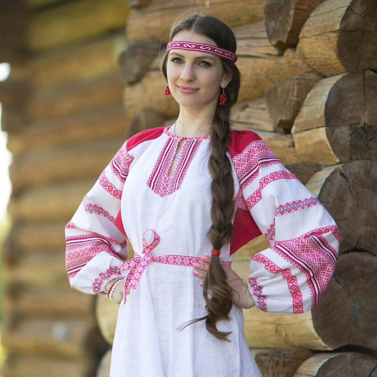 Girls in Slavic costumes in Dehradun