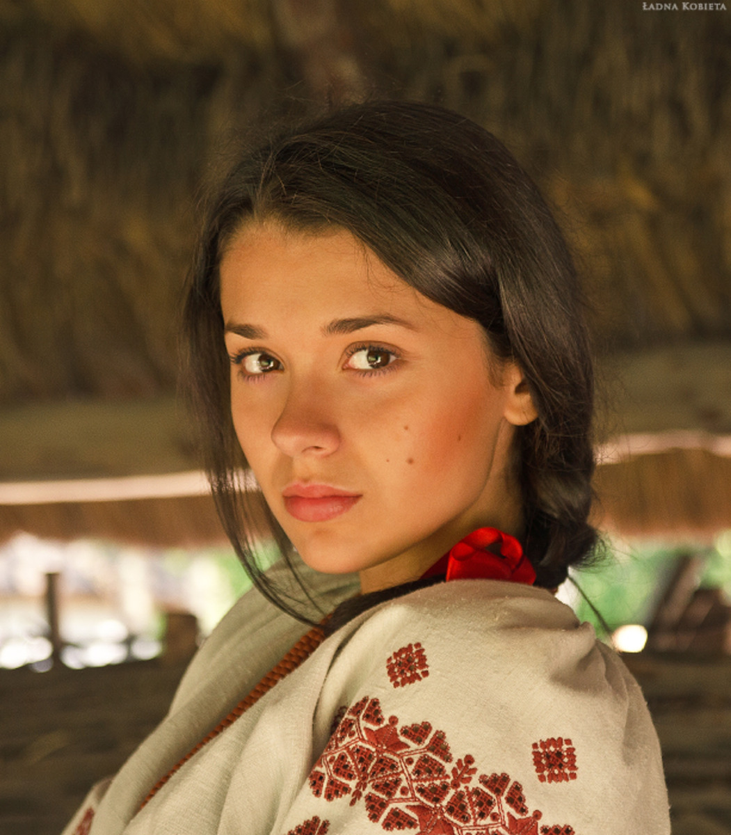 Girls in Slavic costumes in Dehradun