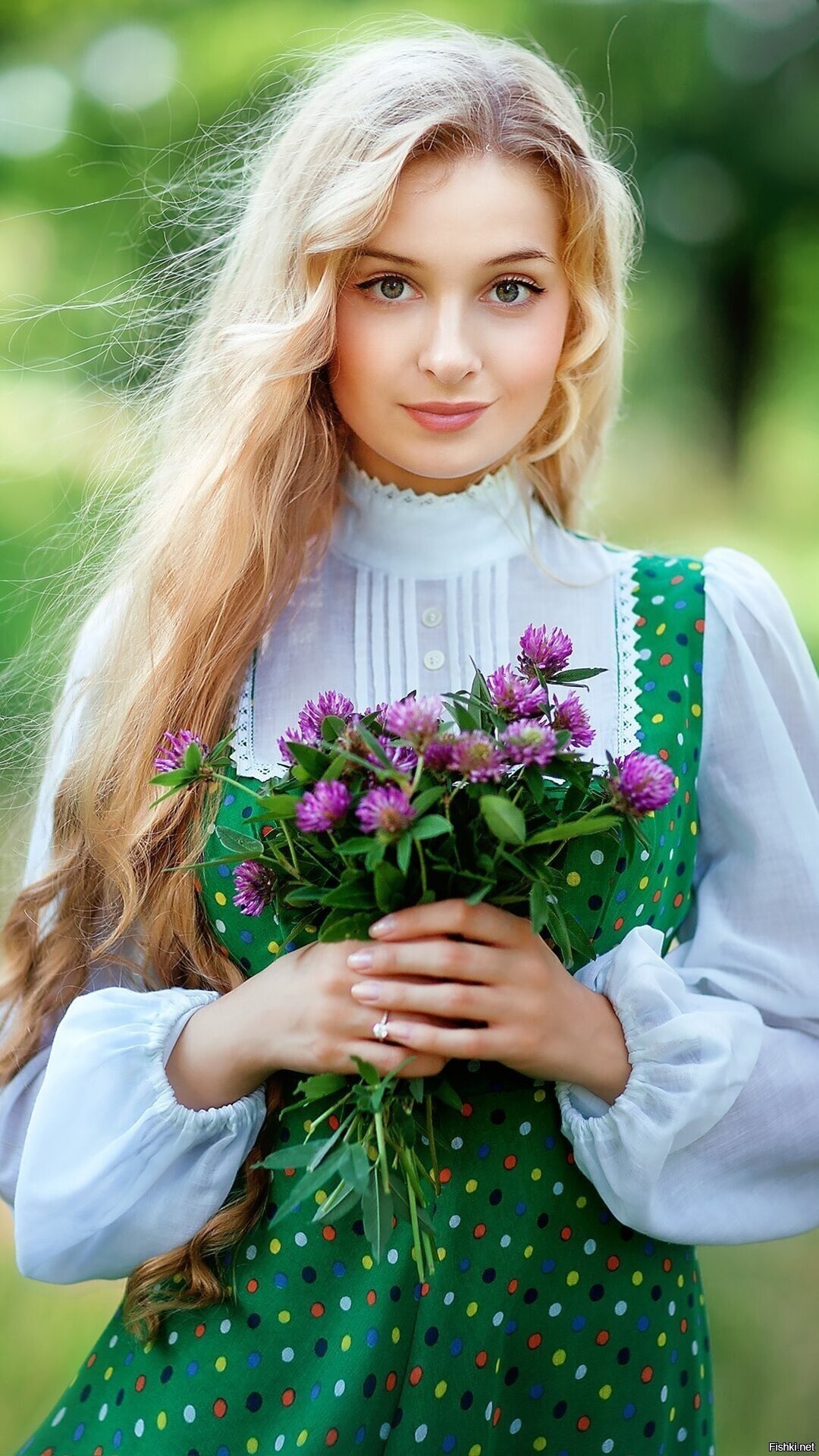 Girls in Slavic costumes in Dehradun