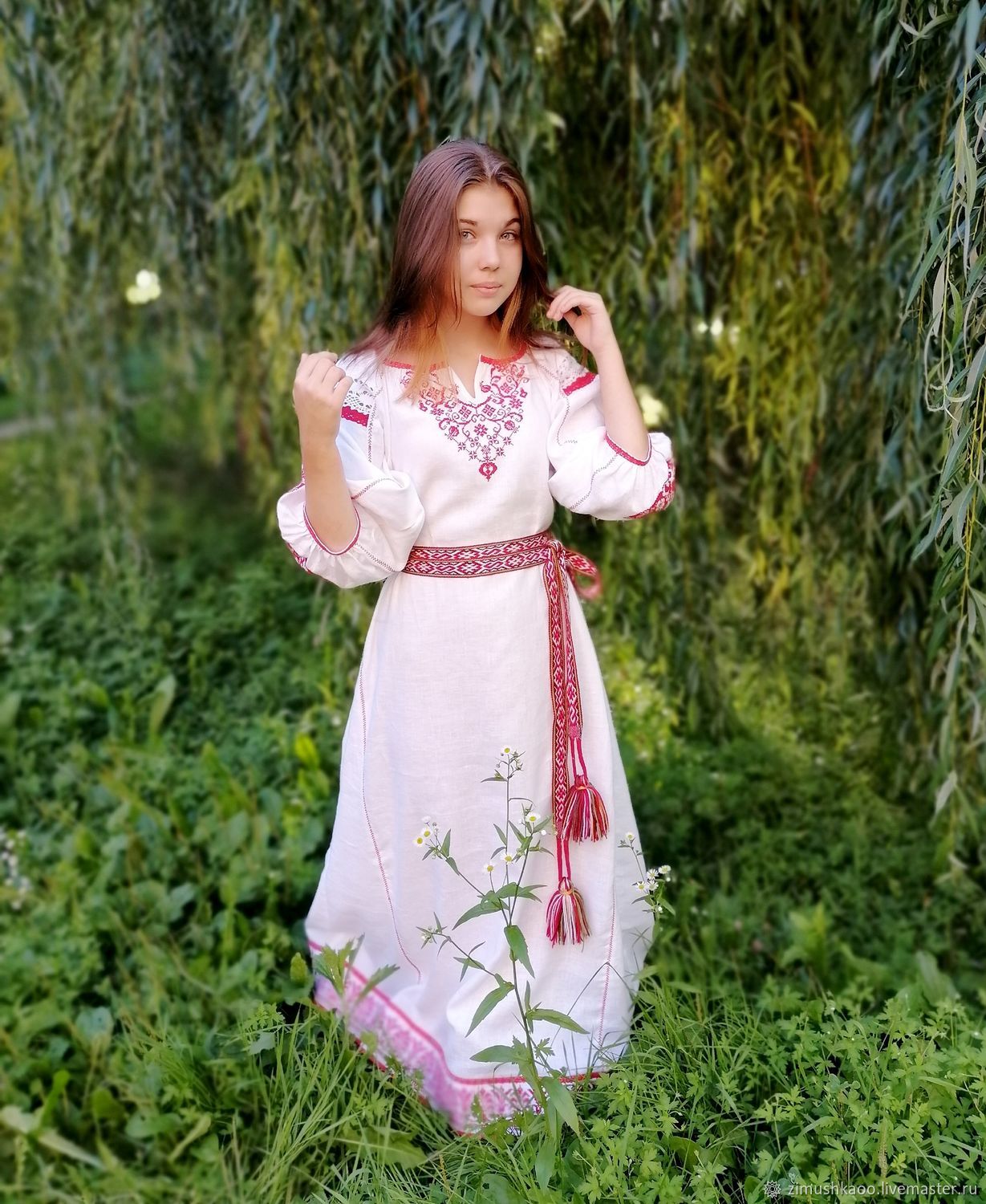 Girl Girls in Slavic costumes in Dehradun