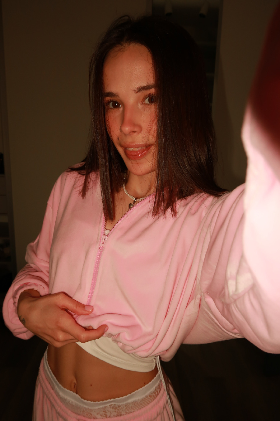 Tina brings the glow — live moments in Dehradun